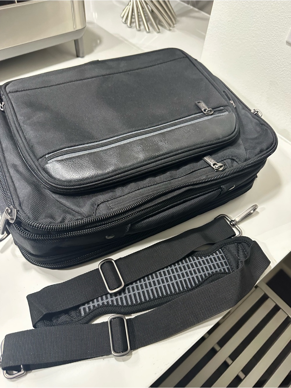 Kenneth Cole Reaction Relatively Easy Laptop Briefcase Business Backpack Black